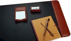 728 Bosca 30 x 20inch Desk Pad in rich traditional old world leather