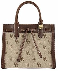 mbhma dooney bourke lrg quilt med tassel bg